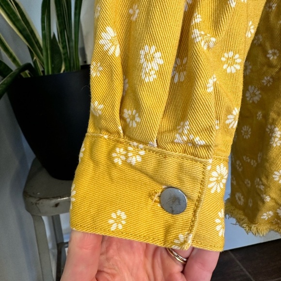 Polagram medium cotton yellow and white flower button up barn jacket - Picture 10 of 15